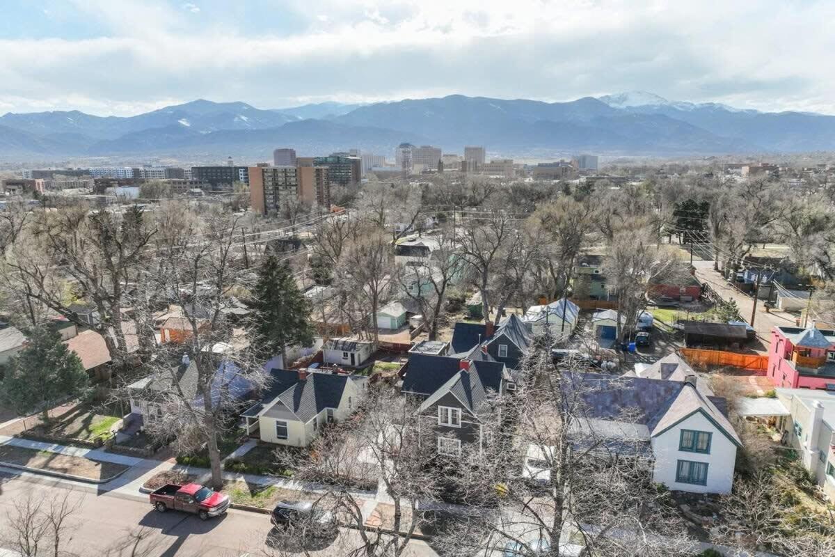 Elite Quarters Prime Location Downtown Hot Tub Bbq Apartment Colorado Springs Exterior photo