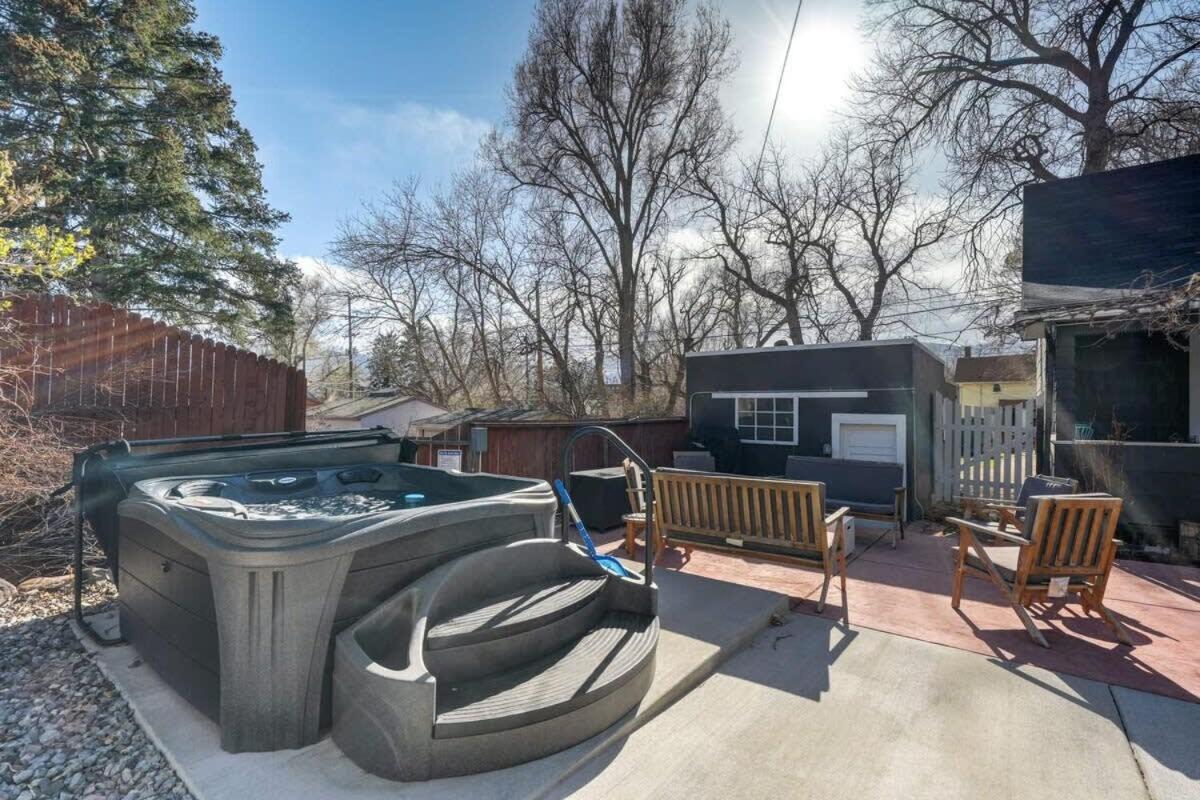 Elite Quarters Prime Location Downtown Hot Tub Bbq Apartment Colorado Springs Exterior photo